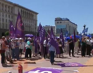 държавни служители на протести